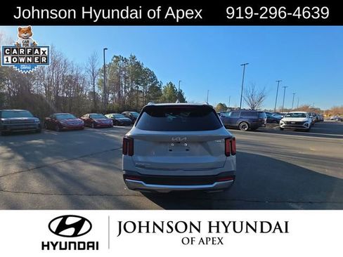 Used 2024 Kia Sorento S w/ Panoramic Sunroof Package image 16