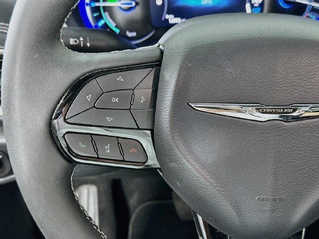 Used 2025 Chrysler Pacifica Premium FWD image 22