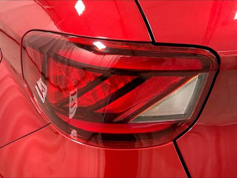 Used 2024 Hyundai Venue Limited image 34