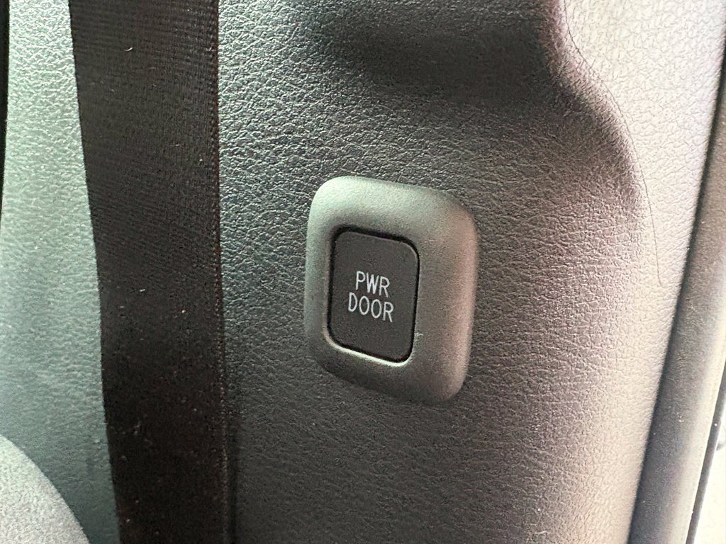 Used 2026 Toyota Sienna XLE FWD image 36