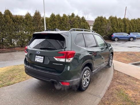 Used 2024 Subaru Forester Premium image 4