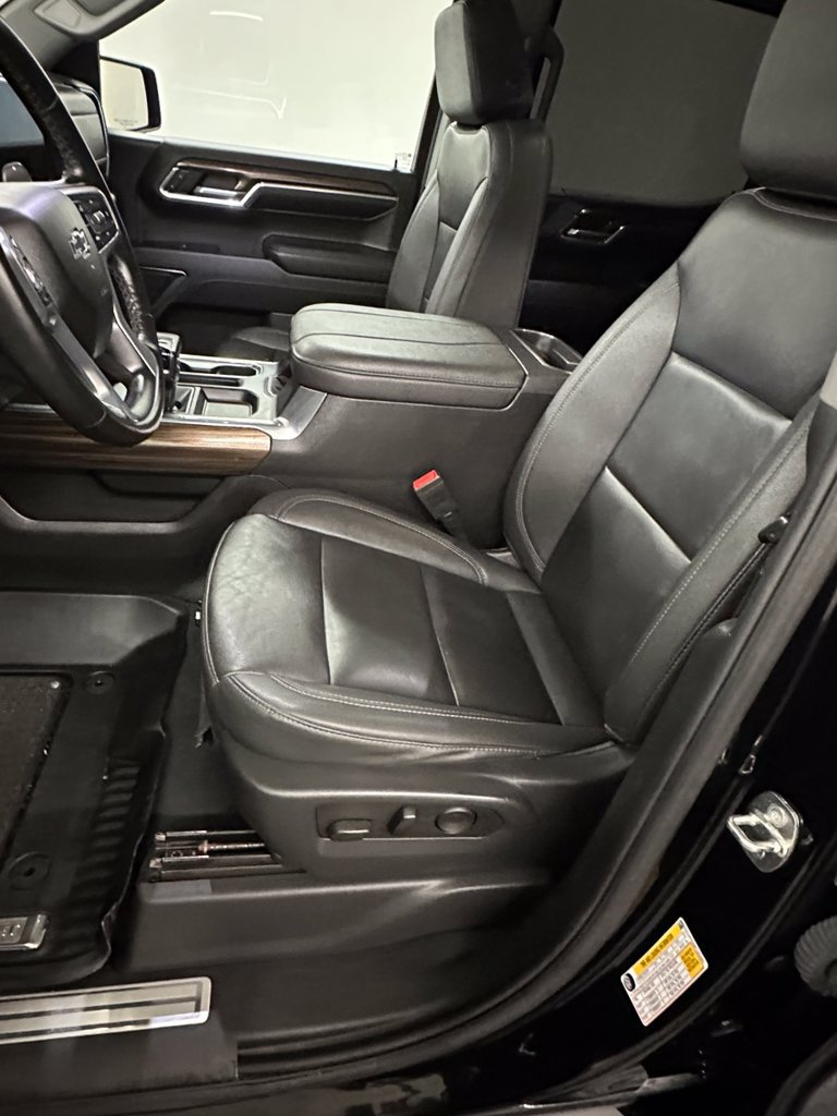 Used 2023 Chevrolet Silverado 1500 RST w/ Redline Edition AWD/4WD image 13