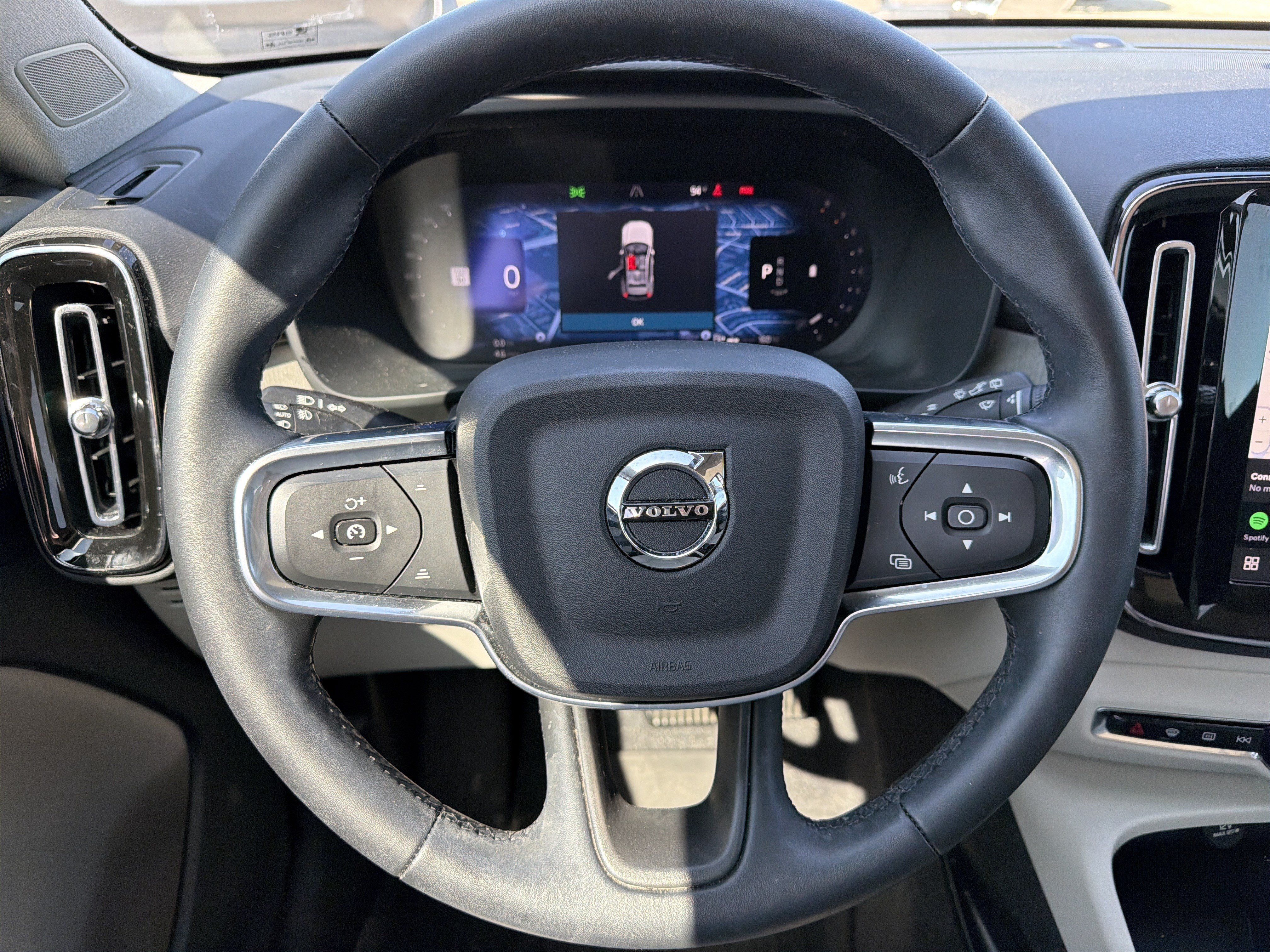 Used 2025 Volvo XC40 B5 Plus AWD/4WD image 11