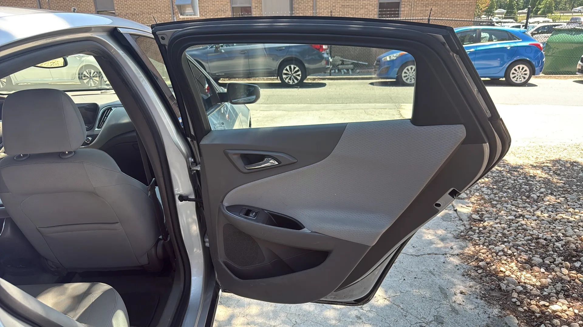 Used 2017 Chevrolet Malibu LT FWD image 20