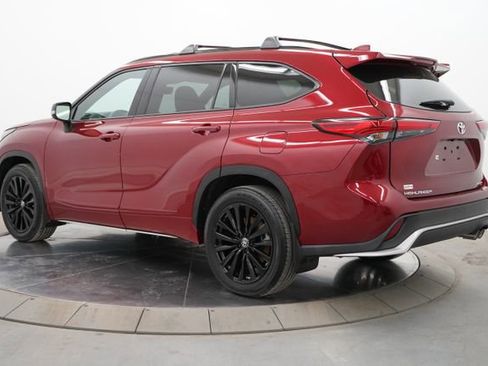 Used 2023 Toyota Highlander XSE AWD/4WD image 5