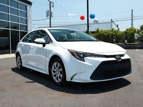 Used 2021 Toyota Corolla LE FWD image 3