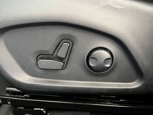 Used 2025 Jeep Compass Limited image 33