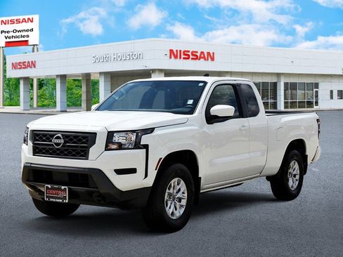 Used 2024 Nissan Frontier SV w/ Technology Package AWD/4WD image 2