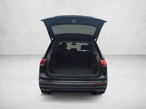 Used 2024 Volkswagen Tiguan SE image 6