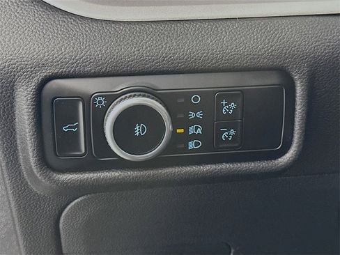 Used 2024 Ford Explorer XLT w/ Equipment Group 202A image 10