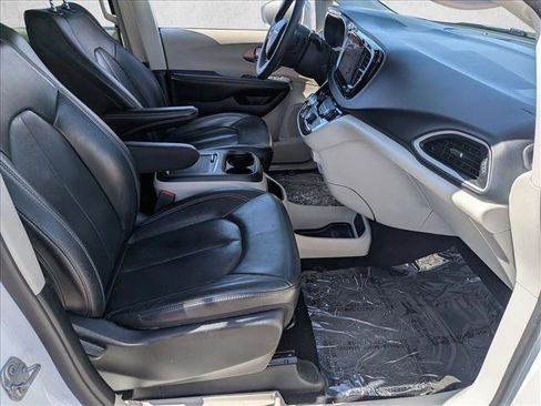 Used 2022 Chrysler Pacifica Touring-L image 27