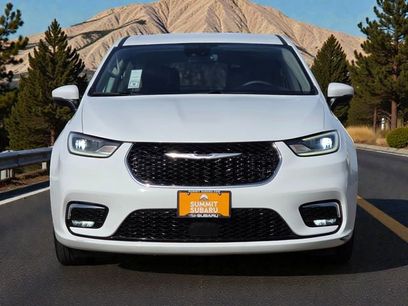 Used 2023 Chrysler Pacifica Touring-L