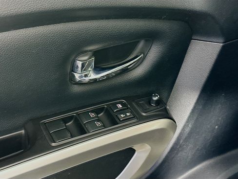 Used 2020 Nissan Titan SV w/ SV Convenience Package image 15