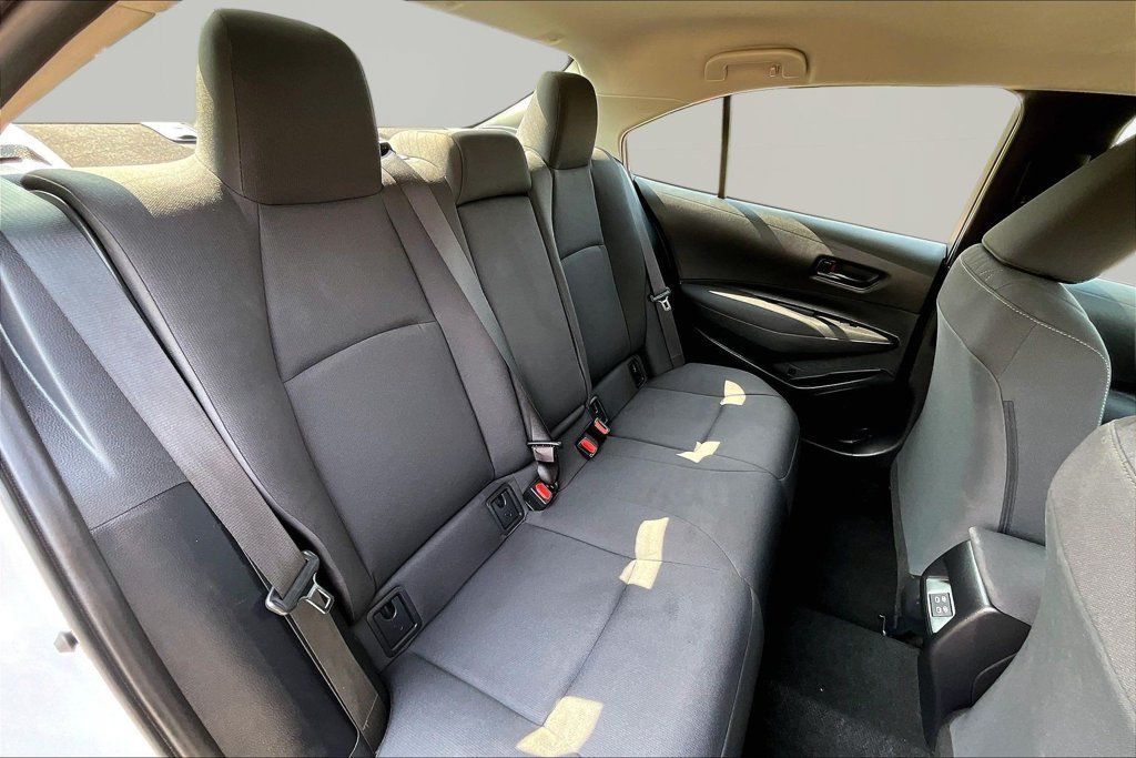 Used 2025 Toyota Corolla LE FWD image 27