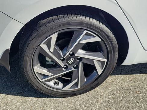 Certified 2025 Hyundai Elantra SEL FWD image 22