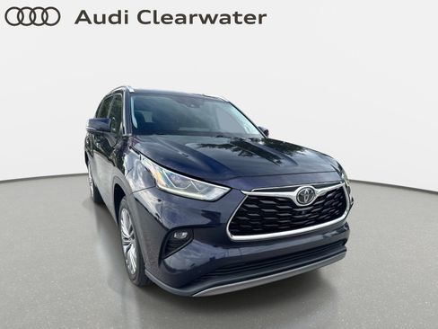 Used 2023 Toyota Highlander Platinum FWD image 7