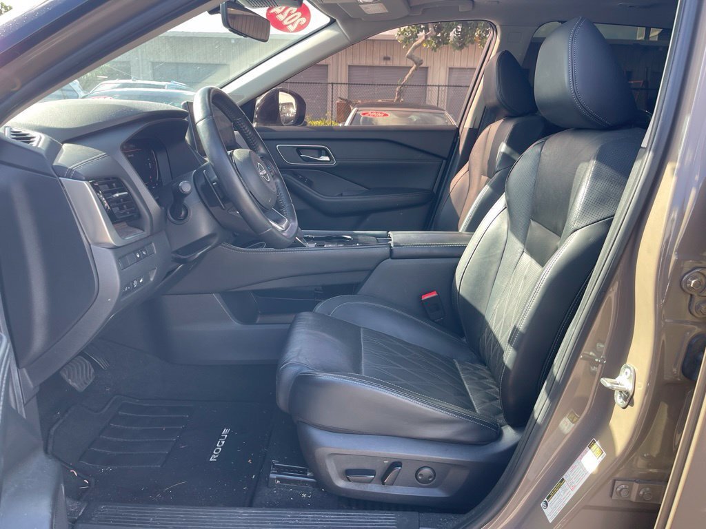 Used 2024 Nissan Rogue Platinum w/ Platinum Premium Package FWD image 4