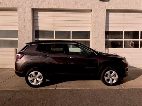 Used 2021 Jeep Compass Latitude image 1