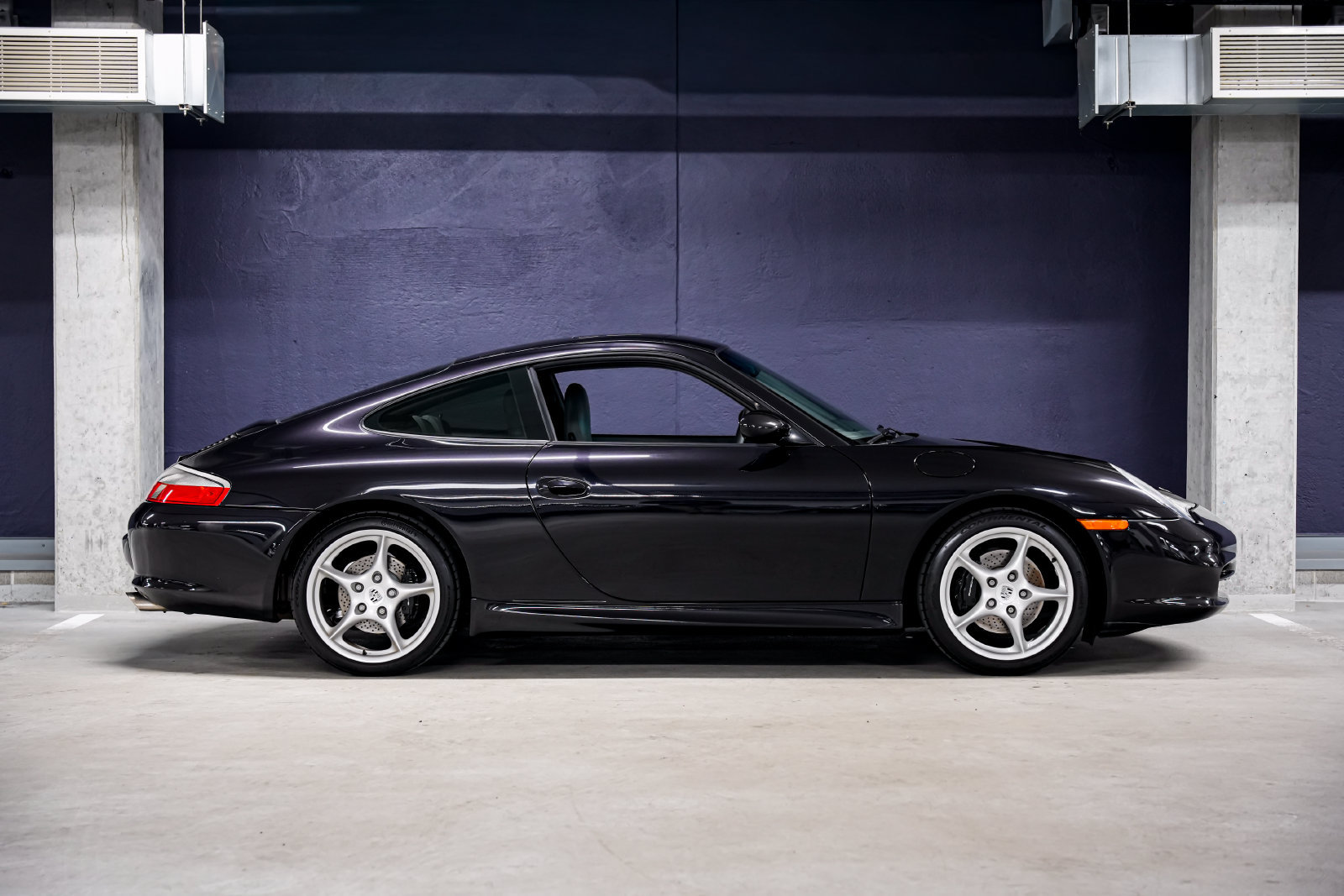 Used 2003 Porsche 911 Carrera RWD image 2