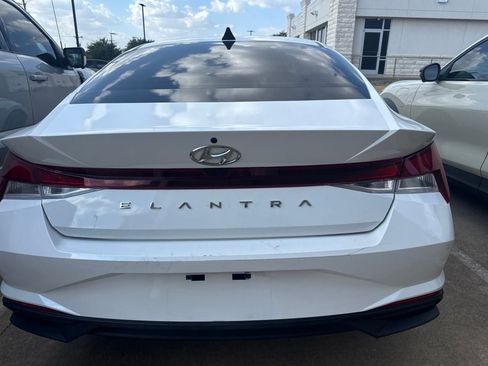 Used 2023 Hyundai Elantra SEL FWD image 5