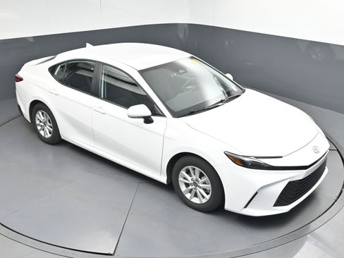 Used 2025 Toyota Camry LE w/ Convenience Package image 35