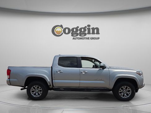 Used 2017 Toyota Tacoma SR5 w/ Tow Package RWD image 6