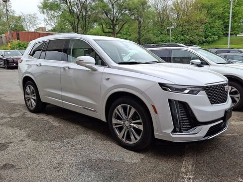 Certified 2024 Cadillac XT6 Premium Luxury AWD/4WD image 2