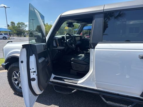 Used 2023 Ford Bronco Badlands image 9