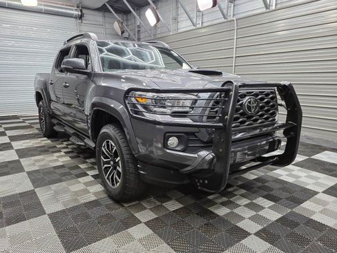 Used 2021 Toyota Tacoma TRD Sport w/ Technology Package RWD image 4