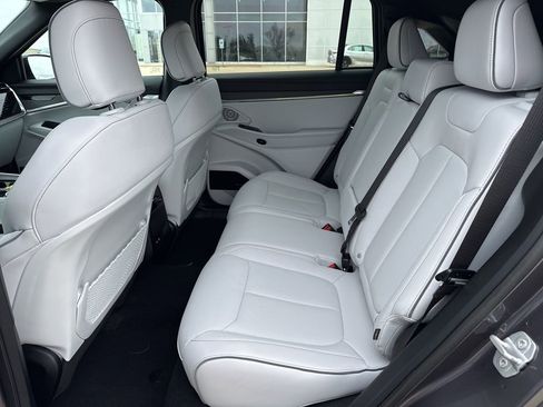 Used 2025 Jeep Wagoneer S Limited AWD/4WD image 9