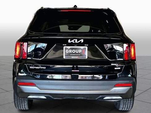 Used 2025 Kia Sorento EX w/ EX Panoramic Sunroof Package image 4