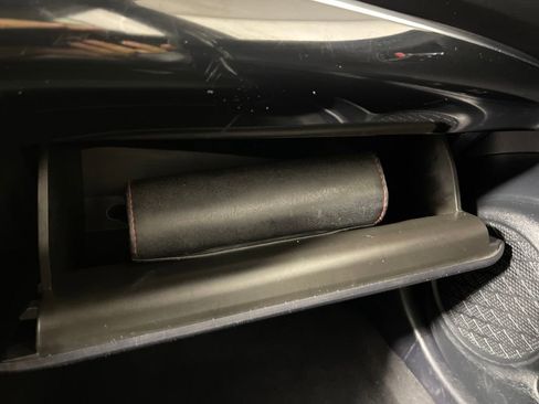 Used 2018 Toyota Prius Prime Premium image 25