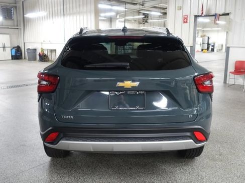 Used 2025 Chevrolet Trax LT FWD image 6