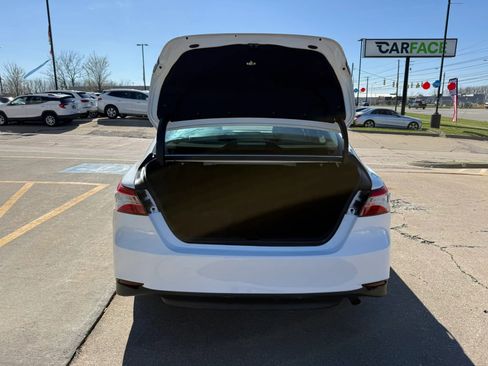 Used 2018 Toyota Camry LE image 13