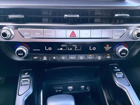 Certified 2025 Kia Telluride S FWD image 33