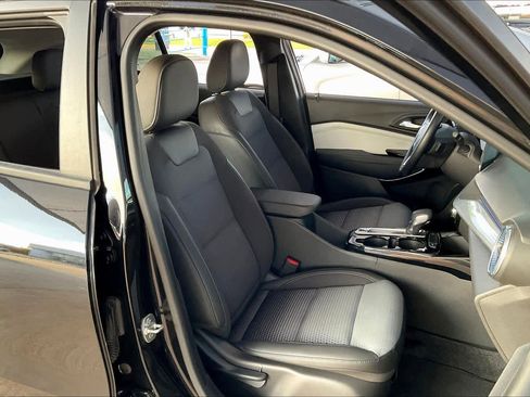 Used 2024 Chevrolet Trax LT w/ LT Convenience Package image 10