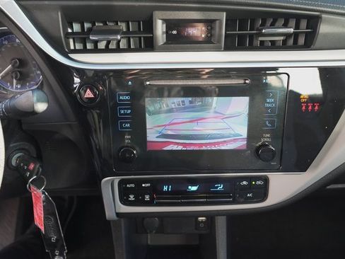 Used 2019 Toyota Corolla LE image 27