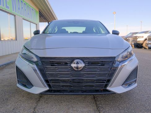 Used 2024 Nissan Altima 2.5 SV image 14