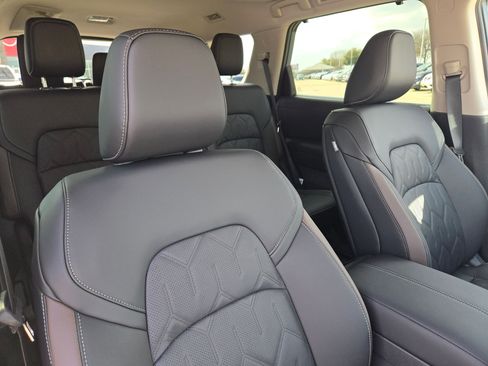 New 2026 Nissan Pathfinder Platinum FWD image 23