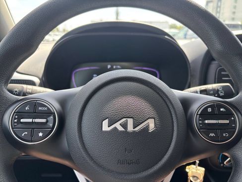Used 2025 Kia Soul LX w/ LX Technology Package FWD image 28