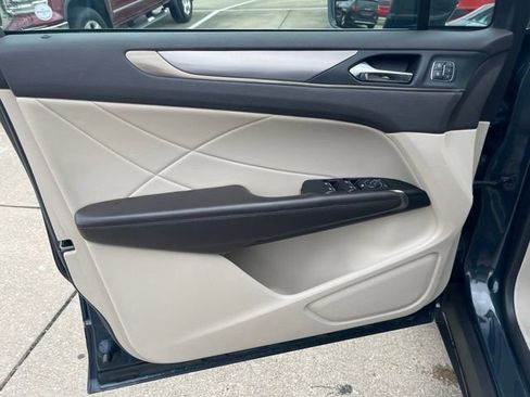Used 2019 Lincoln MKC Premiere FWD image 21