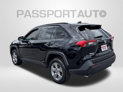 Used 2024 Toyota RAV4 LE AWD/4WD image 4
