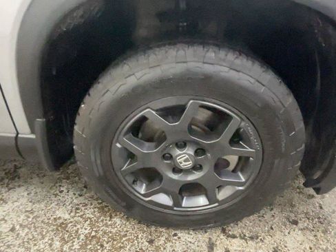 Used 2025 Honda Pilot TrailSport image 17