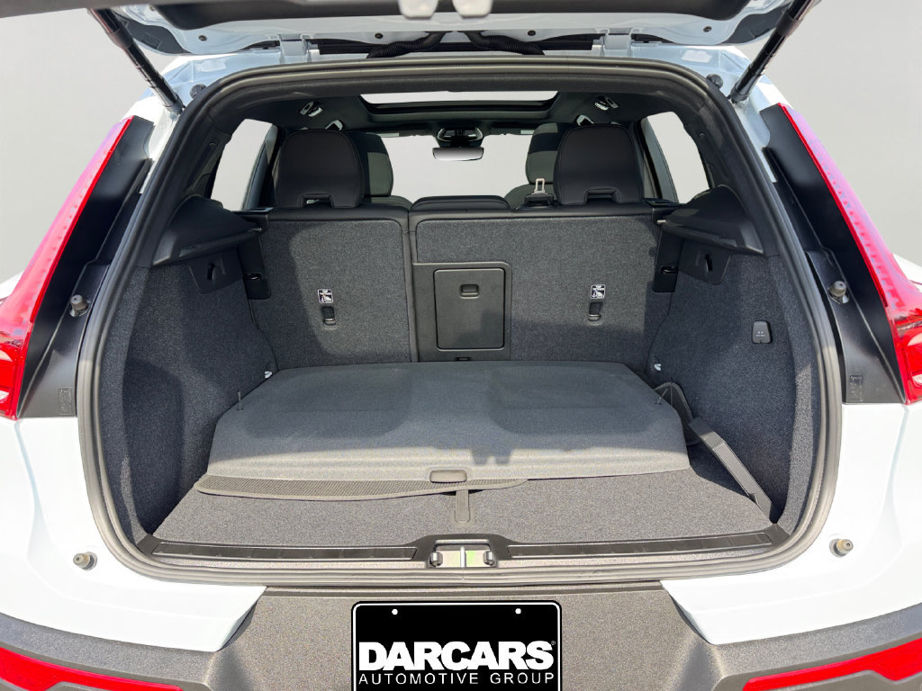 Certified 2024 Volvo XC40 B5 Plus AWD/4WD image 11