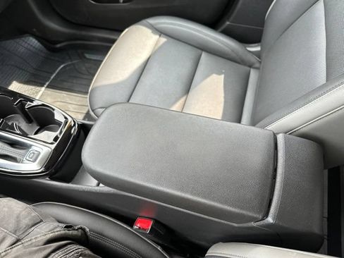 Used 2024 Chevrolet Trax ACTIV w/ Sunroof Package FWD image 32