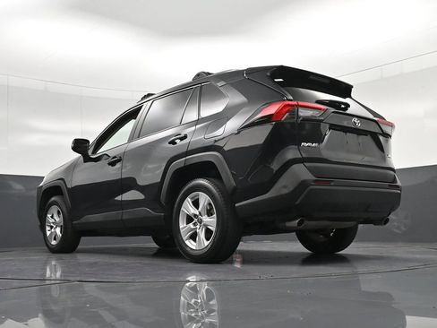 Used 2020 Toyota RAV4 XLE w/ Convenience Package FWD image 28