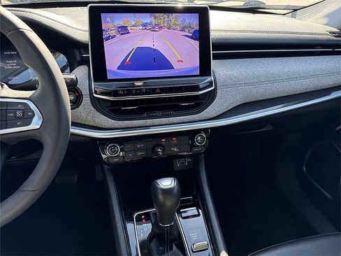 Used 2022 Jeep Compass Latitude image 12