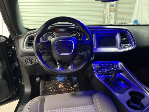 Used 2022 Dodge Challenger SXT image 13