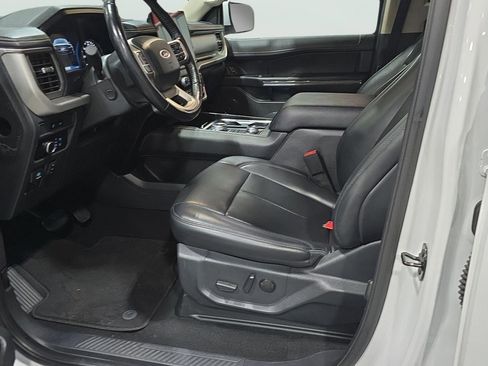 Used 2024 Ford Expedition Max XLT image 8