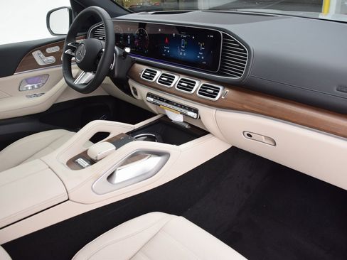 New 2026 Mercedes-Benz GLS 580 4MATIC image 14